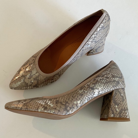 GENTLE SOULS Dionne Pointed Toe Lt Brown Snake Embossed Pump Size 7.5 
LIKE NEW - Picture 10 of 11